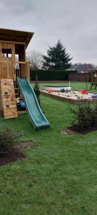 Urlaub Machen Direkt Am Irland Das Kinderparadies In Twisteden Im Grossen Garten Bei Privatleute Fur Maximal Sechs Personen Kevelaer Esterno foto